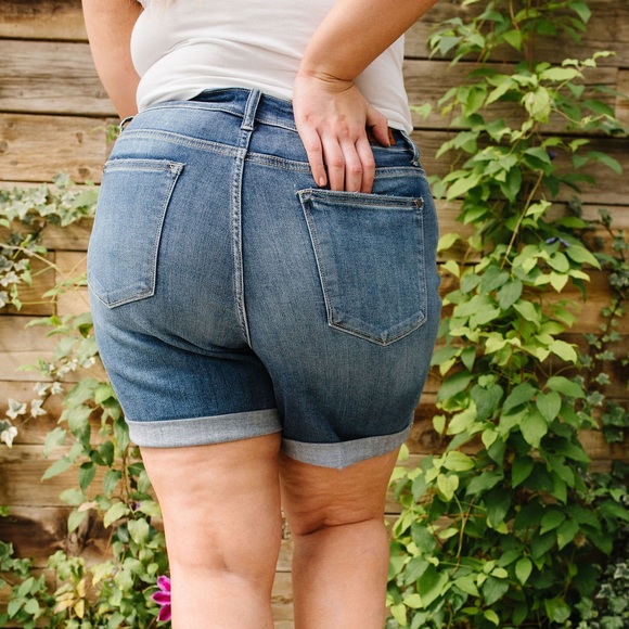 Judy Blue On the Fly Medium Wash Shorts - Picture 10 of 12